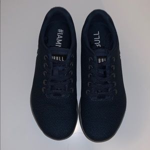 Women’s nobull size 7